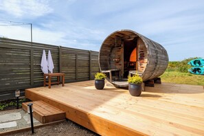 Outdoor dining - The Atlas - Sauna and Beach Access (Dr)