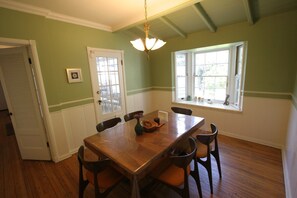 Dining - Retro Cottage Near Beverly Hills, Ucla, Santa Monica (Los Angeles)