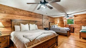 4 bedrooms, desk, iron/ironing board, free WiFi