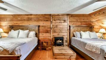 4 bedrooms, desk, iron/ironing board, free WiFi