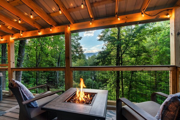 Property grounds - Rustic Cabin in 4 acres★120" Home Theater★HotTub★Game Room★Pet Friendly (Sevierville)