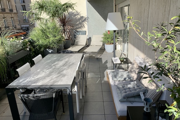 Vue Terrasse
Canapé.
2 beds
1 table Dining table