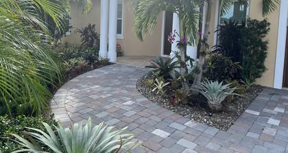 SPACIOUS 5 BEDROOM RESIDENCE "GATHERINGS ALLOWED"