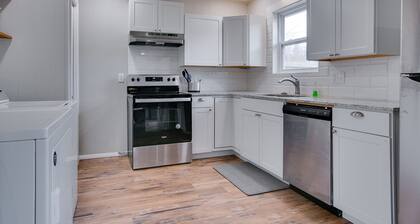 Charming modern duplex minutes to downtown Fayetteville
