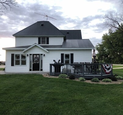 Within Walking Distance of Field of Dreams Movie Site/MLB STADIUM