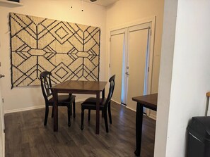Dining - Newly renovated with full kitchen (St. Augustine)