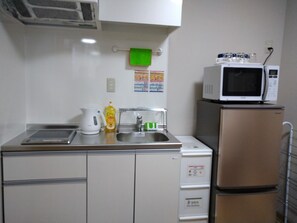 冰箱、微波炉、厨具/餐具