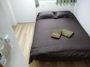 2 多间卧室、免费 WiFi、床单