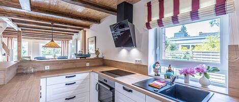 Fridge, microwave, oven, stovetop