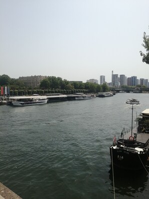 Lake - one of the best place in Paris, it's historical, diplomatic zone. (Paris)