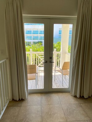 Interior - Family friendly private villa can sleep 6, walking distance from beach and pool! (Bimini)