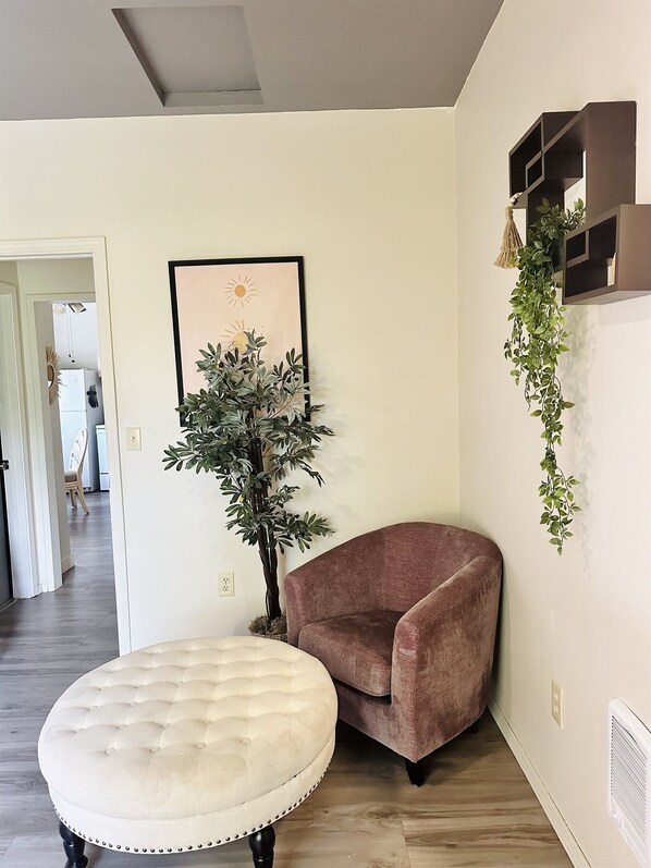 Interior - Soleil Salem- extended stays, free laundry, garden (Salem)