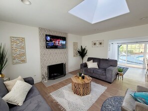 Televisor intel·ligent i llar de foc 