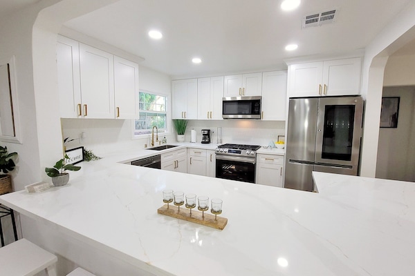 Frigorífic, microones, forn i placa de cuina