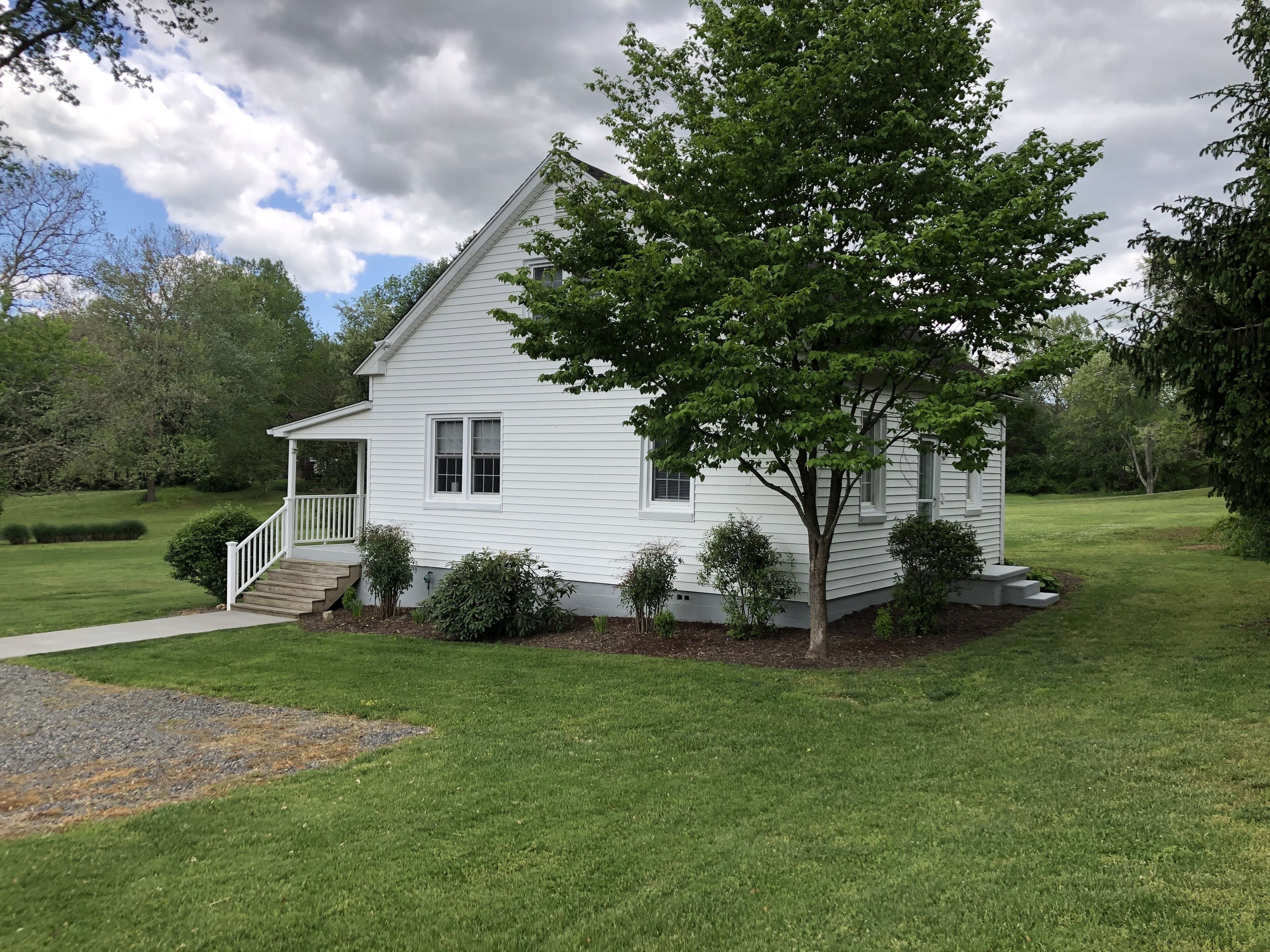 Country cottage with wifi and convenience