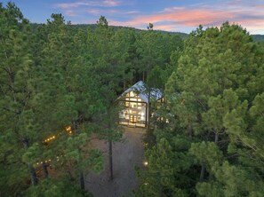 Exterior - Luxury Getaway I Mini Golf, Hot Tub, Fire pit, RV Parking (Broken Bow)