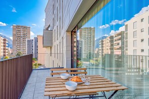Outdoor dining - ICON H Lugano 307 Suite Micro-Living, Lugano, Switzerland (Lugano)