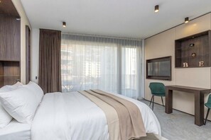 Iron/ironing board, free WiFi, bed sheets
