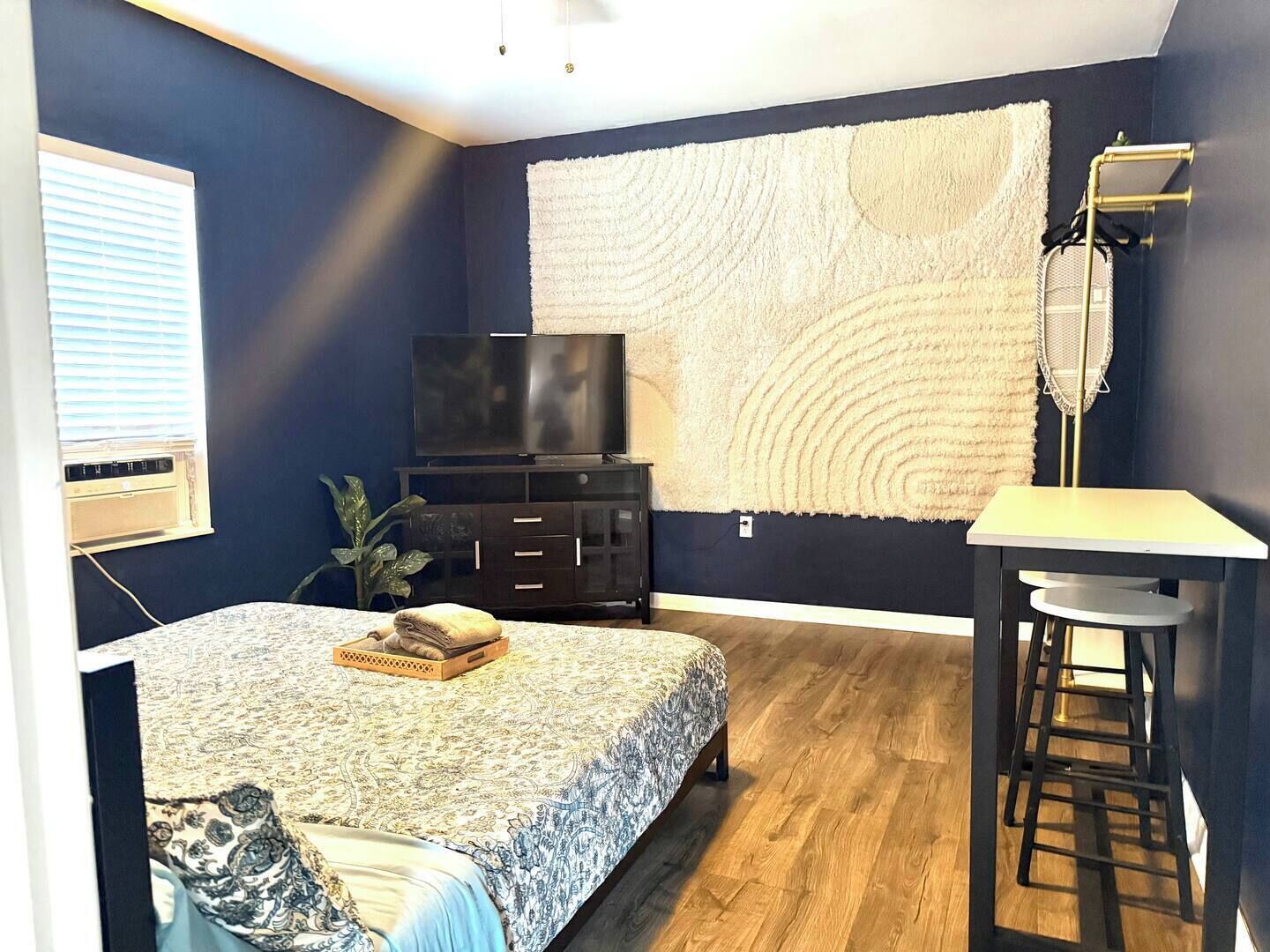 Desk, iron/ironing board, free WiFi, bed sheets