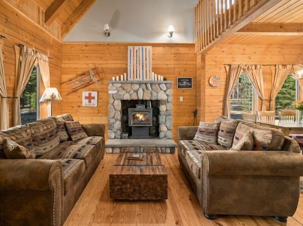 Smart-TV, Kamin, Bücher