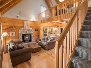 Smart-TV, Kamin, Bücher