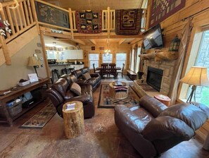 Smart TV, fireplace, books, offices - Angel Fire Retreat Cabin (Angel Fire)