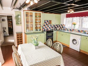 Ferienhaus | Eigene Küche | Kühlschrank, Mikrowelle, Geschirrspüler, Wasserkocher