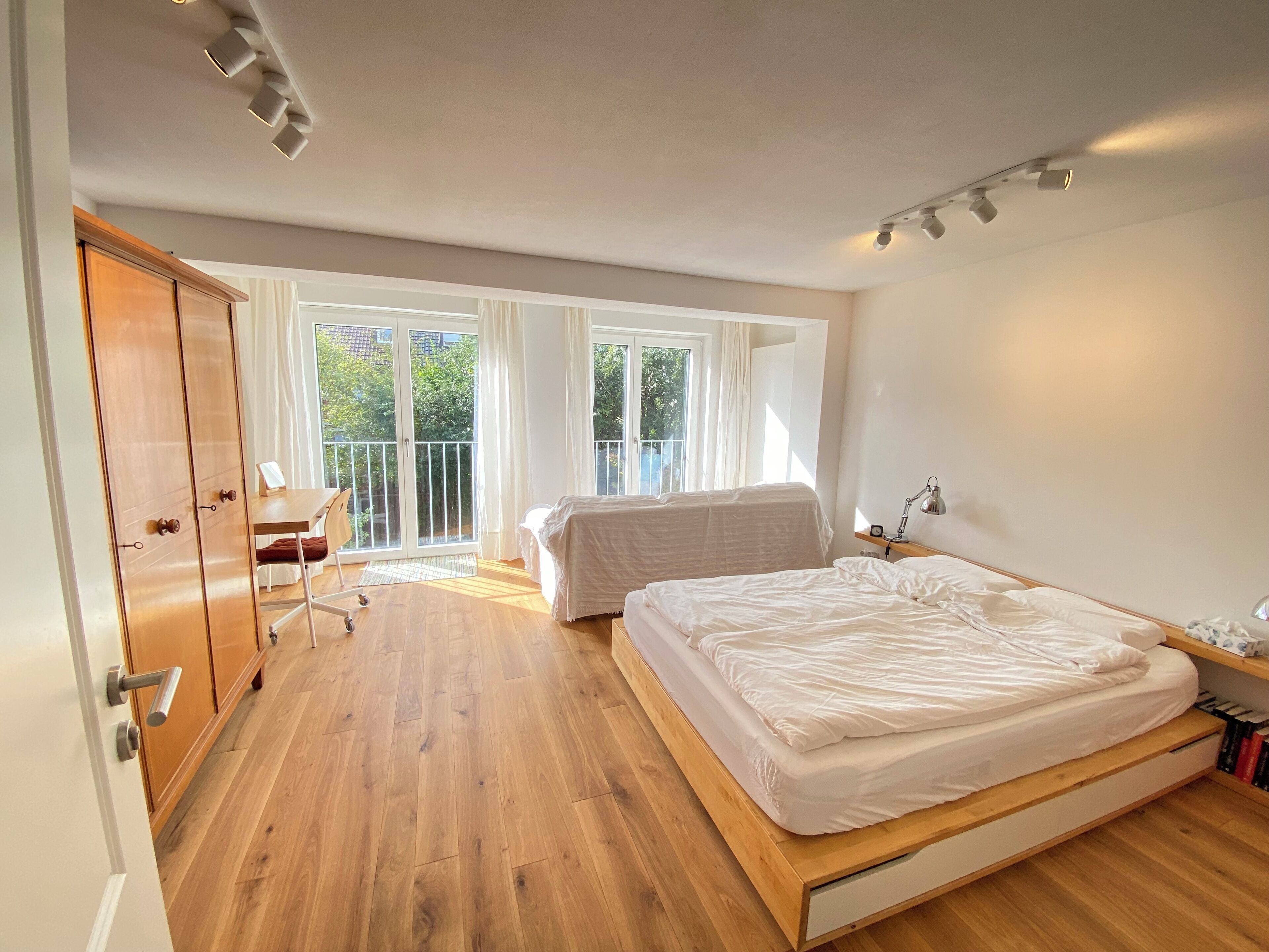 2 bedrooms, desk, iron/ironing board, free WiFi