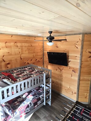 4 bedrooms, iron/ironing board, free WiFi, bed sheets