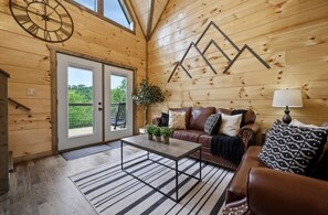 Smart TV, videogiochi, tavolo da calcetto