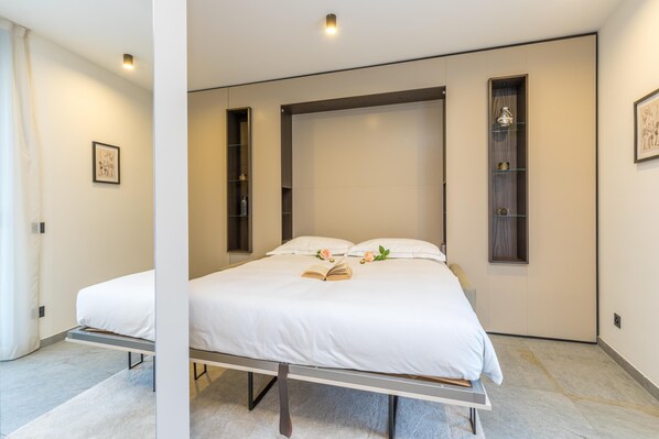 Laptop workspace, iron/ironing board, free WiFi, bed sheets