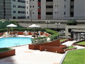 Outdoor pool - Furnished apartment with 2 bedrooms, internet, cable TV   (Praia de Iracema)