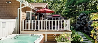 Relax villa ,hot tub and New Heated pool ,7 minutos from the beach