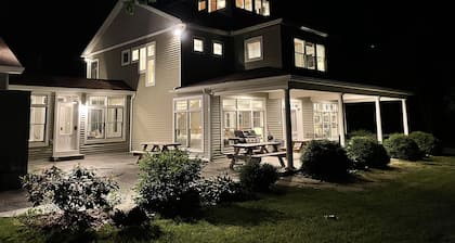12 Bedroom Lake House, 150 ft Lakefront, 1 Acre, Beach, Ski Elk Mountain Poconos