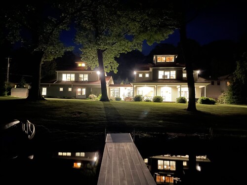 12 Bedroom Lake House, 150 ft Lakefront, 1 Acre, Beach, Ski Elk Mountain Poconos