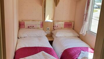 Cabin | 2 bedrooms, free WiFi, bed sheets