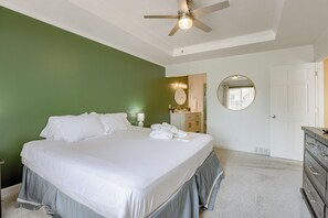 6 bedrooms, desk, iron/ironing board, free WiFi