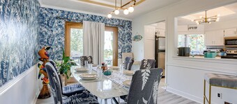 Deja Blue In Heart Of Omaha ~HOT TUB- 2 King Beds-Park-4BR-Park