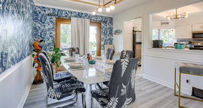 Deja Blue In Heart Of Omaha ~HOT TUB- 2 King Beds-Park-4BR-Park