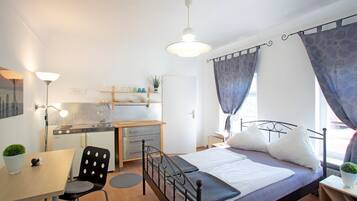 Studio, Private Bathroom (Dreibettzimmer) | 1 bedroom