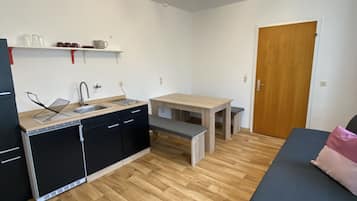 Apartment, Private Bathroom (Doppelbett & Schlafsofa) | Private kitchen