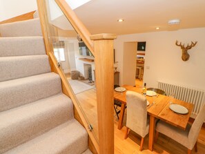 Cottage | Dining - Wayside Farm (Richmond)