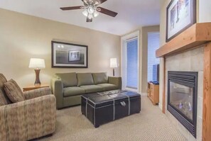 Smart TV, fireplace