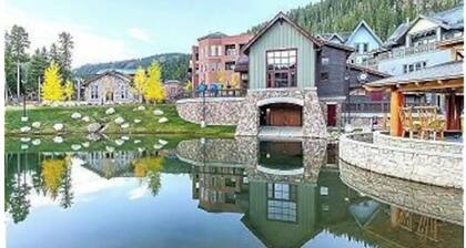 Winterpark Cozy slope side condo