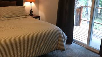 2 makuuhuonetta, tallelokero huoneessa, Wi-Fi, vuodevaatteet