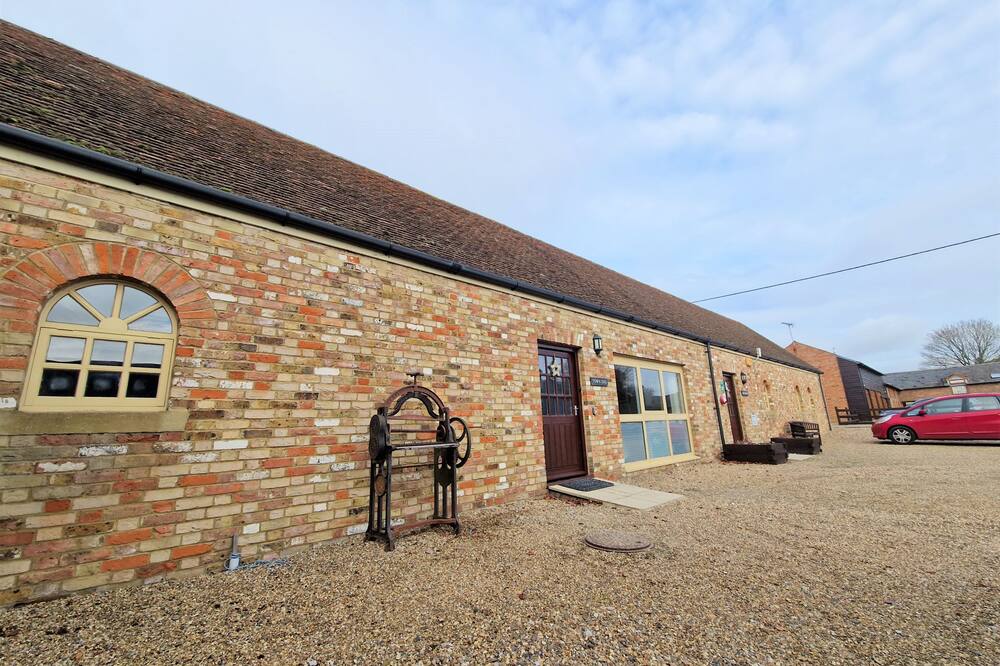 Town End - an one bedroom (larger) that sleeps 2 guests in 1 bedroom