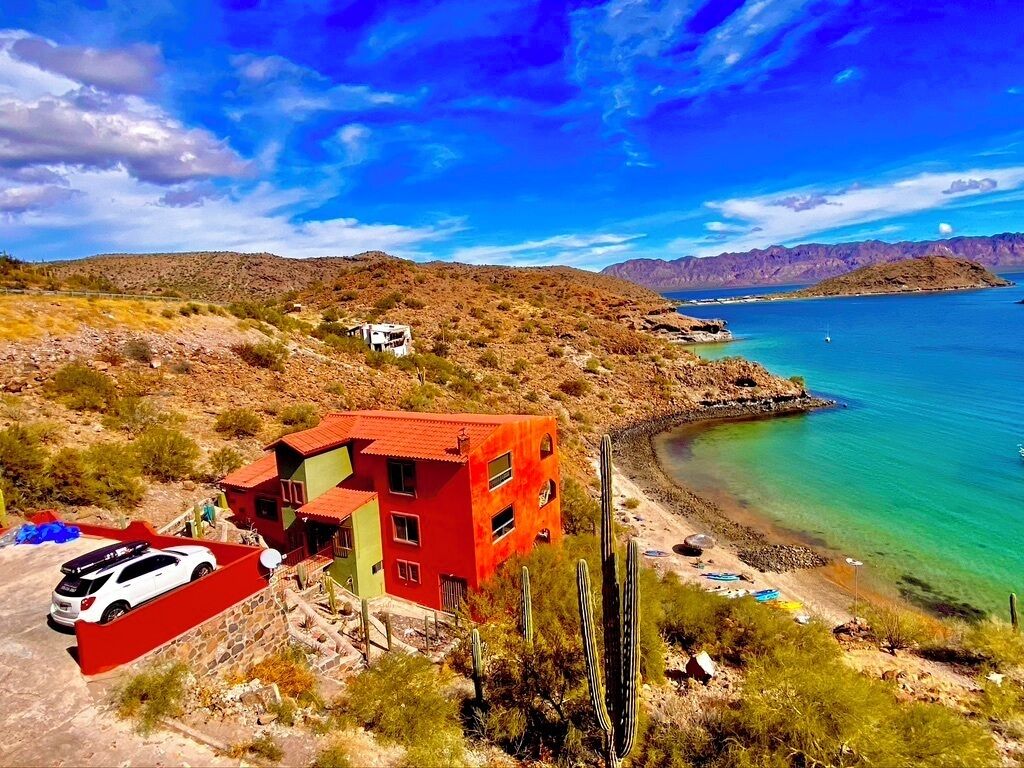 parking on top for 3
Villa is in orange, and sleeps 12
Casita below sleeps 2. 