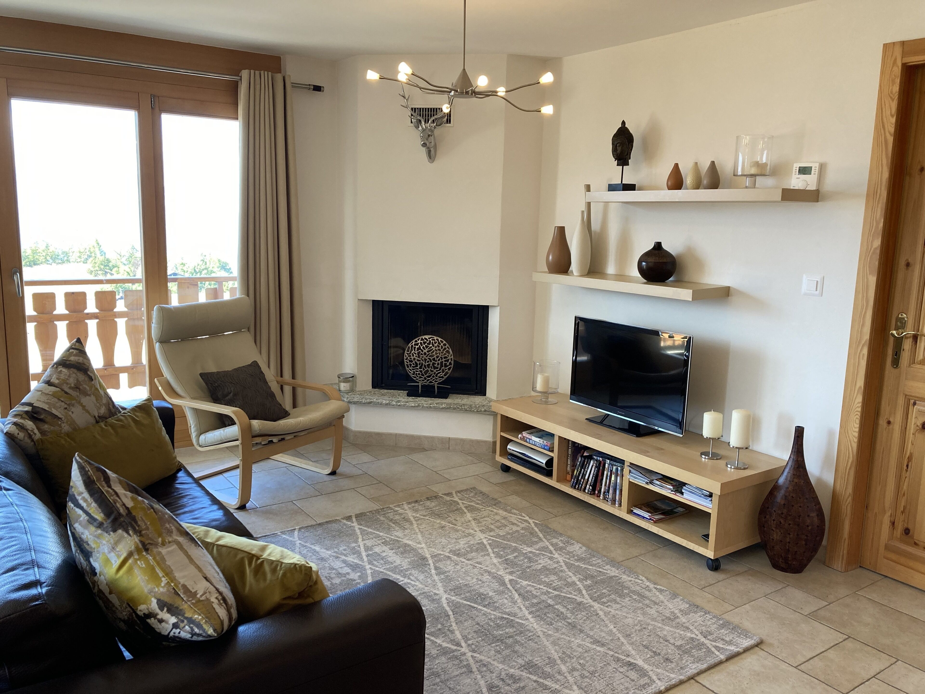 Télévision, cheminée