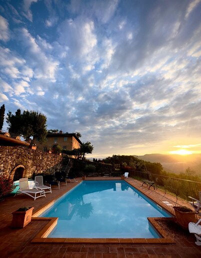 Elegant villa: 6 dble beds/baths