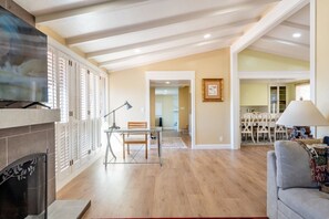 TV, fireplace, table tennis - Beautiful Carmel House In a Perfect Location (Carmel-by-the-Sea)